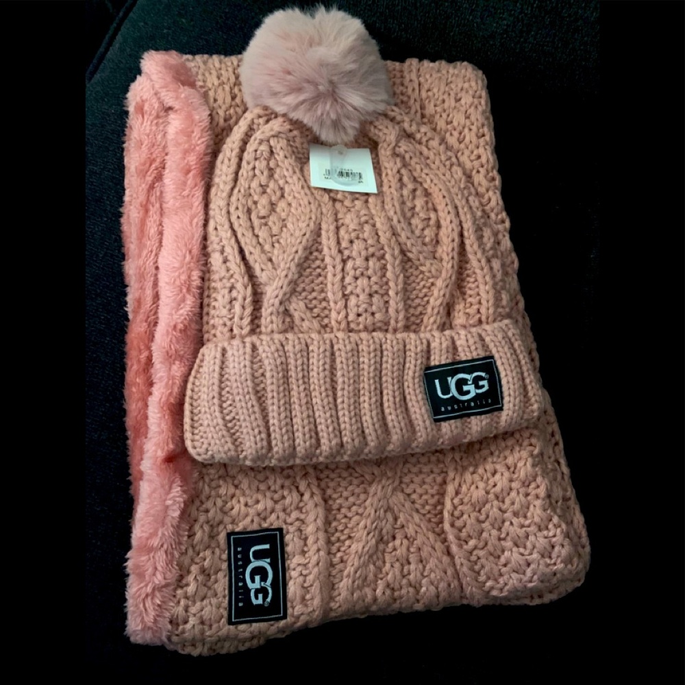 UGG pompom beanie